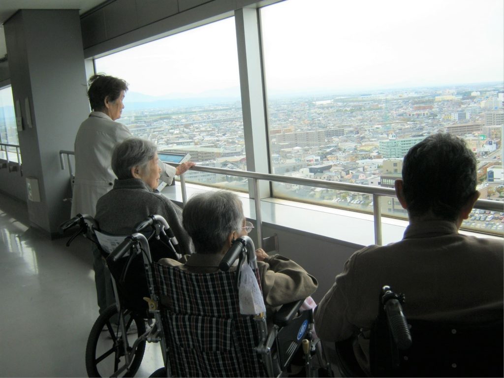 新潟県庁の 展望回廊 に登って来ました 株式会社東日本福祉経営サービス 新潟 東京 埼玉 千葉県内で有料老人ホーム デイサービス グループホーム等を運営