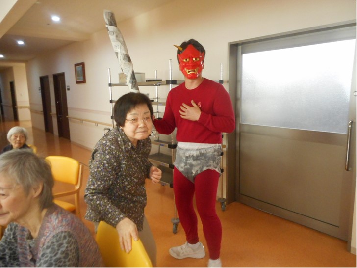 豆まきで鬼払い 株式会社東日本福祉経営サービス 新潟 東京 埼玉 千葉県内で有料老人ホーム デイサービス グループホーム等を運営