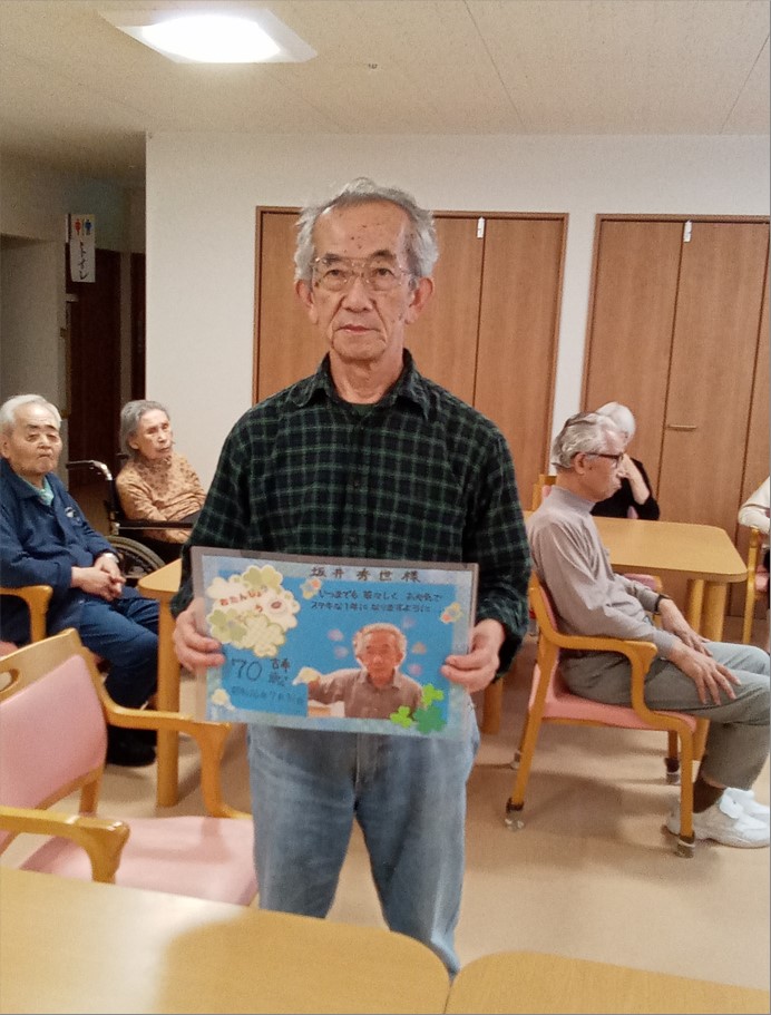 グループホーム スミール亀田 では七夕とお誕生日会を開催いたしました 株式会社東日本福祉経営サービス 新潟 東京 埼玉 千葉県内で有料老人ホーム デイサービス グループホーム等を運営 グループホーム スミール亀田 では七夕とお誕生日会を開催いたしました 株式会社東日本福祉経営サービス 新潟 東京 埼玉 千葉県内で有料老人ホーム デイサービス グループホーム等を運営