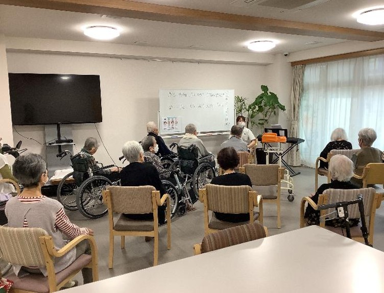 毎朝の日課にしています～機能訓練での集団体操～