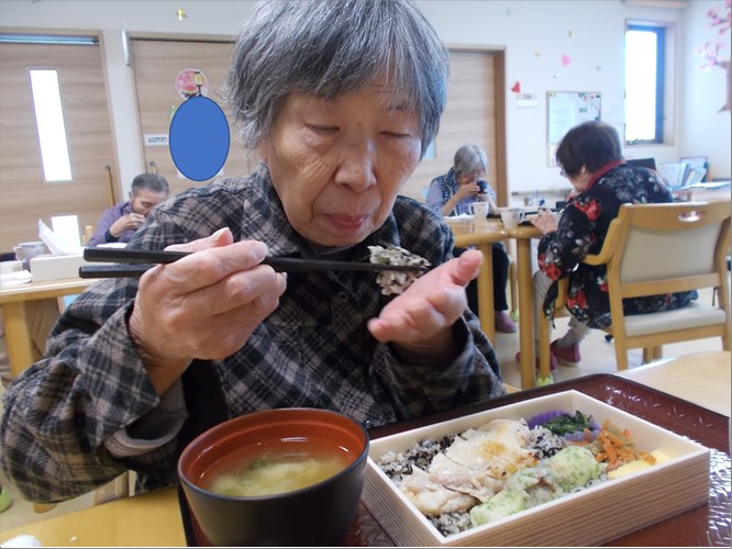 昼食レクにお弁当を提供しました！