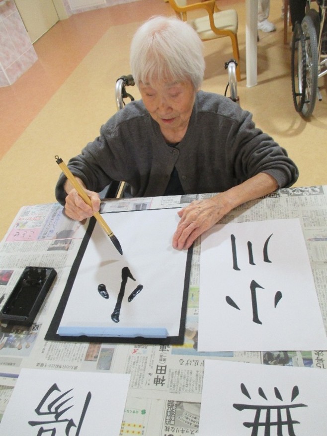 「習字」と「にじみ絵」のイベントをしました。